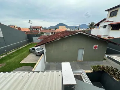 Casa - Térrea com 7 quartos (sendo 5 suite(s)) a 100,00 metros praia.