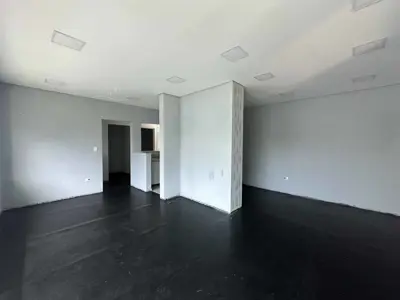 Casa - Térrea com 7 quartos (sendo 5 suite(s)) a 100,00 metros praia.