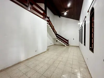 Casa - com Mezanino com 3 quartos (sendo 2 suite(s)) a 600,00 metros praia.