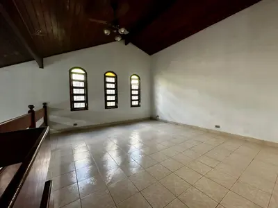 Casa - com Mezanino com 3 quartos (sendo 2 suite(s)) a 600,00 metros praia.