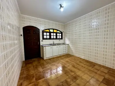 Casa - com Mezanino com 3 quartos (sendo 2 suite(s)) a 600,00 metros praia.
