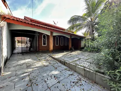 Casa - com Mezanino com 3 quartos (sendo 2 suite(s)) a 600,00 metros praia.