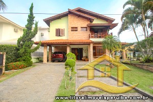 Casa - Assobradada com 5 dormitórios (sendo 2 suite(s)) a 7,00 metros praia.