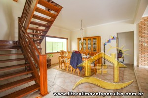 Casa - Assobradada com 5 dormitórios (sendo 2 suite(s)) a 7,00 metros praia.
