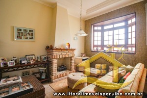 Casa - Assobradada com 5 dormitórios (sendo 2 suite(s)) a 7,00 metros praia.