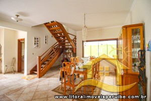 Casa - Assobradada com 5 dormitórios (sendo 2 suite(s)) a 7,00 metros praia.