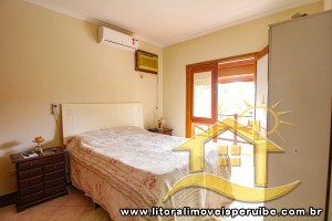 Casa - Assobradada com 5 dormitórios (sendo 2 suite(s)) a 7,00 metros praia.