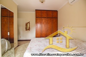 Casa - Assobradada com 5 dormitórios (sendo 2 suite(s)) a 7,00 metros praia.