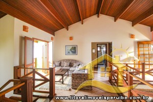 Casa - Assobradada com 5 dormitórios (sendo 2 suite(s)) a 7,00 metros praia.