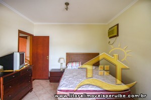 Casa - Assobradada com 5 dormitórios (sendo 2 suite(s)) a 7,00 metros praia.