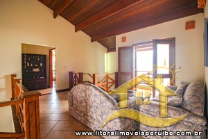 Casa - Assobradada com 5 dormitórios (sendo 2 suite(s)) a 7,00 metros praia.