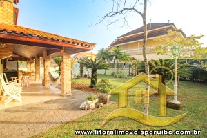 Casa - Assobradada com 5 dormitórios (sendo 2 suite(s)) a 7,00 metros praia.