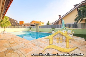 Casa - Assobradada com 5 dormitórios (sendo 2 suite(s)) a 7,00 metros praia.
