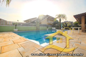 Casa - Assobradada com 5 dormitórios (sendo 2 suite(s)) a 7,00 metros praia.
