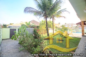 Casa - Assobradada com 5 dormitórios (sendo 2 suite(s)) a 7,00 metros praia.