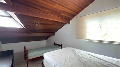 Casa - Mezanino com 4 dormitórios (sendo 1 suite(s)) a 600,00 metros praia.