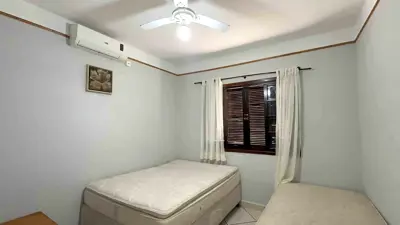 Casa - Mezanino com 4 dormitórios (sendo 1 suite(s)) a 600,00 metros praia.