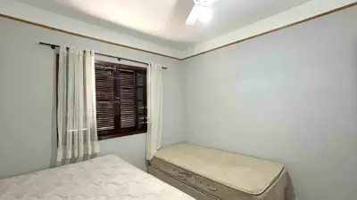 Casa - Mezanino com 4 dormitórios (sendo 1 suite(s)) a 600,00 metros praia.