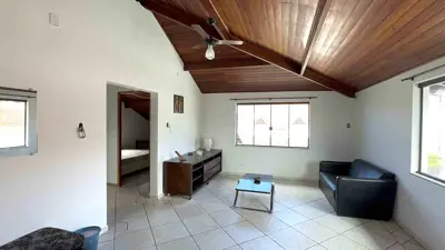 Casa - Mezanino com 4 dormitórios (sendo 1 suite(s)) a 600,00 metros praia.