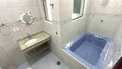Casa - Mezanino com 4 dormitórios (sendo 1 suite(s)) a 600,00 metros praia.