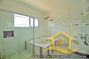 Casa para venda no bairro 35, em Peruíbe / SP.
