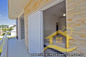 Casa para venda no bairro 35, em Peruíbe / SP.