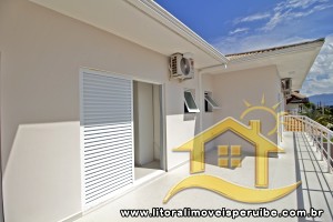 Casa para venda no bairro 35, em Peruíbe / SP.