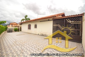 Casa - Térrea com 3 dormitórios (sendo 1 suite(s)) a 600,00 metros praia.