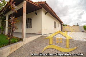 Casa - Térrea com 3 dormitórios (sendo 1 suite(s)) a 600,00 metros praia.