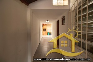 Casa - Térrea com 3 dormitórios (sendo 1 suite(s)) a 600,00 metros praia.