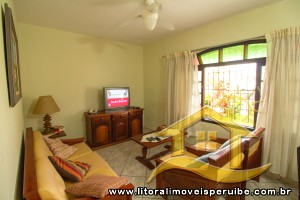 Casa - Térrea com 3 dormitórios (sendo 1 suite(s)) a 600,00 metros praia.
