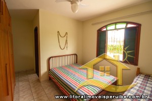 Casa - Térrea com 3 dormitórios (sendo 1 suite(s)) a 600,00 metros praia.