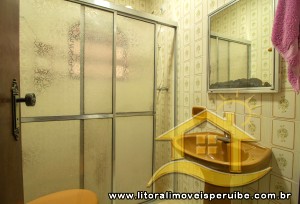 Casa - Térrea com 3 dormitórios (sendo 1 suite(s)) a 600,00 metros praia.
