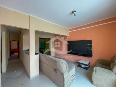 Casa - Térrea com 3 dormitórios (sendo 1 suite(s)) a 300,00 metros praia.