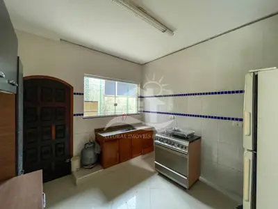 Casa - Térrea com 3 dormitórios (sendo 1 suite(s)) a 300,00 metros praia.