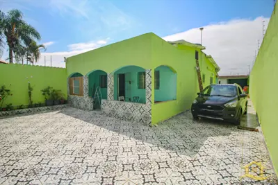 Casa - Térrea com 2 dormitórios (sendo 0 suite(s)) a 1500,00 metros praia.