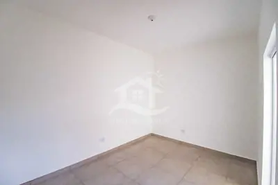 Casa - Térrea com 2 dormitórios (sendo 1 suite(s)) a 2,00 metros praia.
