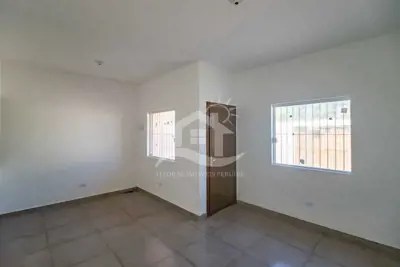 Casa - Térrea com 2 dormitórios (sendo 1 suite(s)) a 2,00 metros praia.