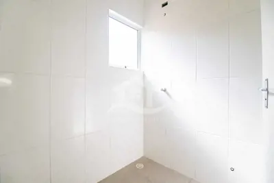Casa - Térrea com 2 dormitórios (sendo 1 suite(s)) a 2,00 metros praia.