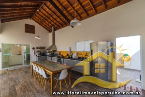 Casa - Sobrado com 6 dormitórios (sendo 2 suite(s)) a 700,00 metros praia.