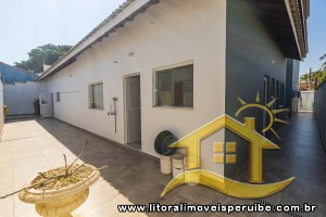 Casa - Sobrado com 6 dormitórios (sendo 2 suite(s)) a 700,00 metros praia.