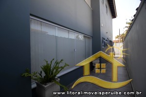 Casa - Sobrado com 6 dormitórios (sendo 2 suite(s)) a 700,00 metros praia.