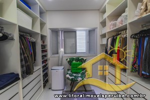 Casa - Sobrado com 6 dormitórios (sendo 2 suite(s)) a 700,00 metros praia.