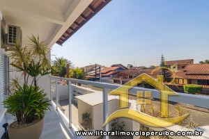 Casa - Sobrado com 6 dormitórios (sendo 2 suite(s)) a 700,00 metros praia.