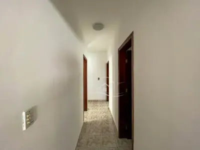 Casa - Térrea com 3 quartos (sendo 1 suite(s)) a 400,00 metros praia.