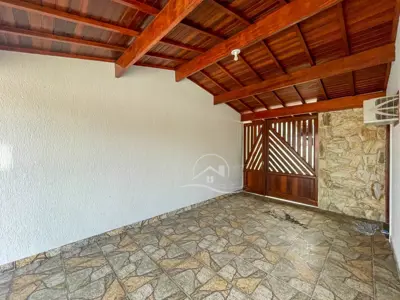 Casa - Térrea com 3 quartos (sendo 1 suite(s)) a 400,00 metros praia.