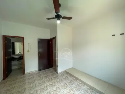 Casa - Térrea com 3 quartos (sendo 1 suite(s)) a 400,00 metros praia.