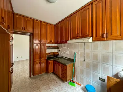 Casa - Térrea com 3 quartos (sendo 1 suite(s)) a 400,00 metros praia.