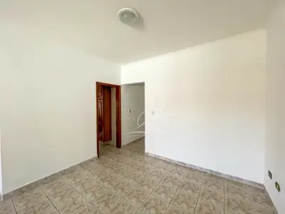 Casa - Térrea com 3 quartos (sendo 1 suite(s)) a 400,00 metros praia.