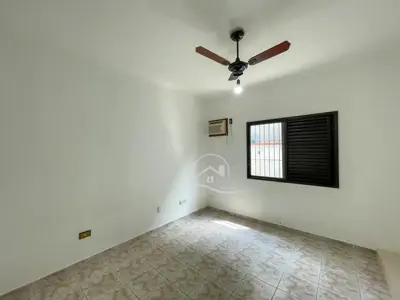 Casa - Térrea com 3 quartos (sendo 1 suite(s)) a 400,00 metros praia.